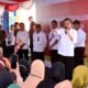 Presiden Jokowi Menyerahkan Bantuan Beras kepada Masyarakat di Tolitoli