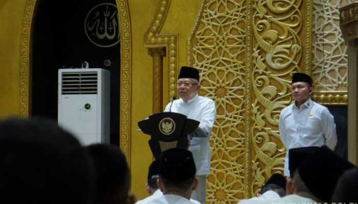 Wakil Presiden Ma’ruf Amin Menghadiri Sholat Tarawih di Masjid Raya Mujahidin Pontianak