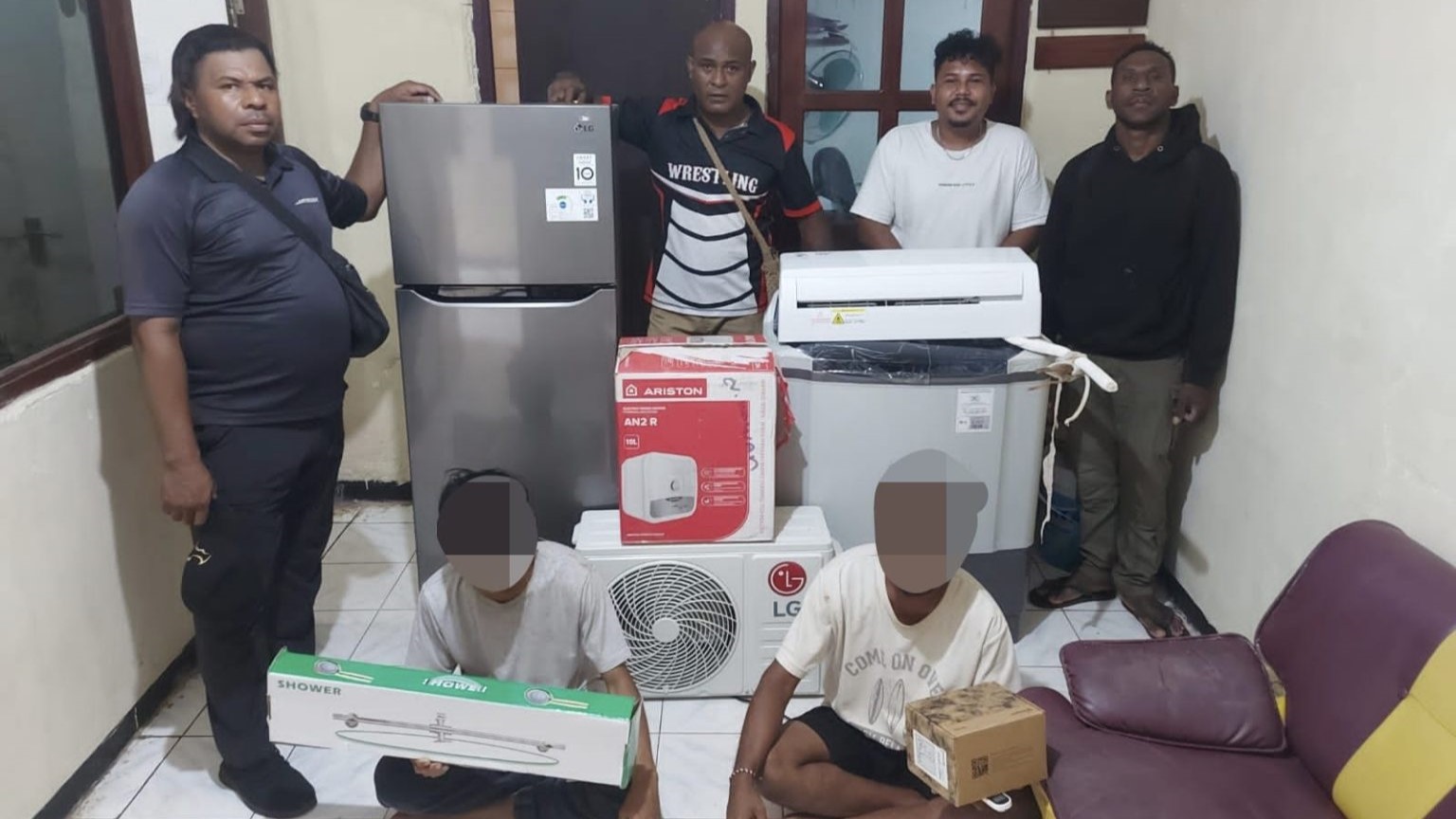 Dua Pemuda Mabuk di Jayapura Gasak Barang Elektronik Rumah Warga