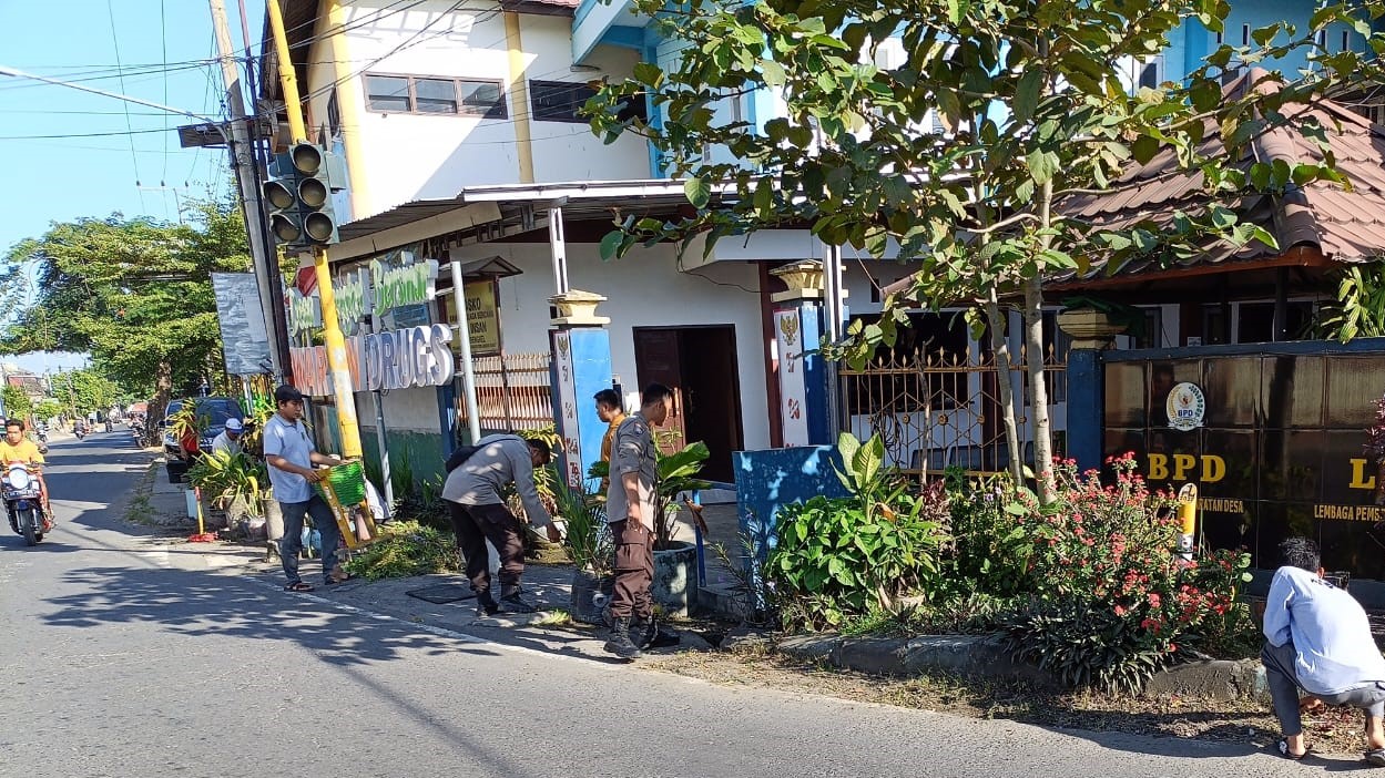 Forkopimcam Labuapi Gelar Gotong Royong