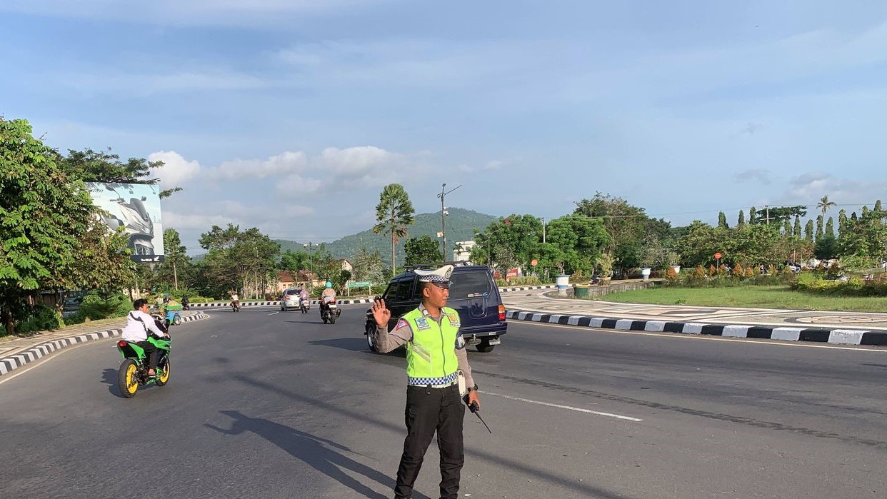 Patroli Sore Satlantas Polres Lombok Barat Ciptakan Kamseltibcarlantas Kondusif