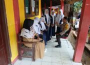 Sambangi Pelajar SMPN 1 Woha, ini Pesan Bhabinkamtibmas Polsek Woha