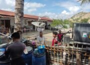 Kegiatan DIASIH Polres Sumbawa Barat, Membantu Kekurangan Air Bersih Dampak Kemarau di Tengah Masyarakat