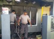 TNI-Polri Bersinergi Bersihkan Puing_ Puing Pasca Kebakaran