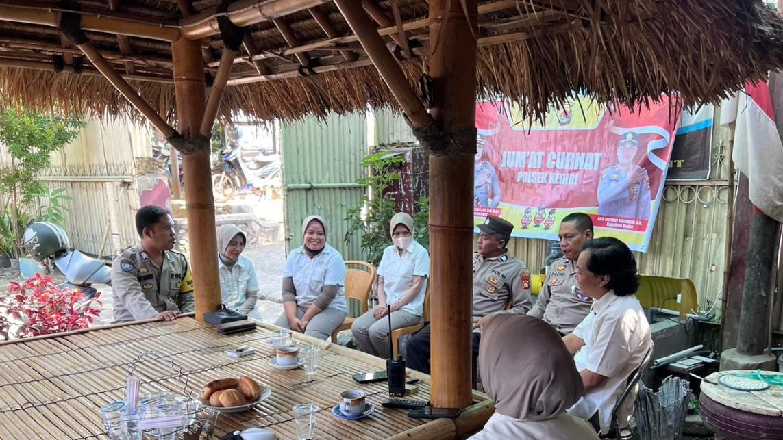 Jumat Curhat di Jordan Bakery Polsek Kediri Serap Aspirasi Karyawan dan Perkuat Keamanan