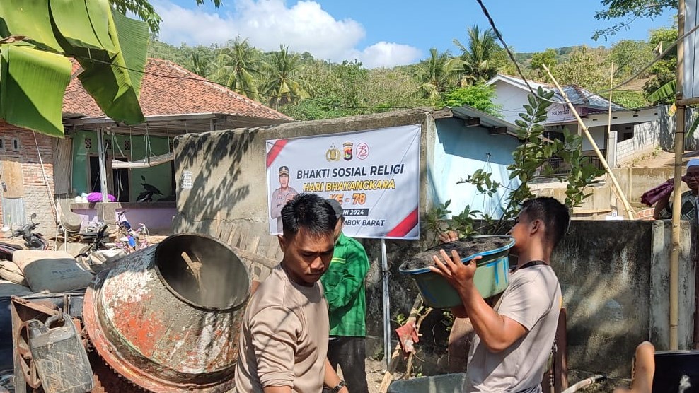 Polsek Sekotong Gelar Bakti Sosial Religi