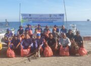 Peringati World Oceans Day, Satuan Polairud Polres Sumbawa Gelar Bersih Pantai di Jempol