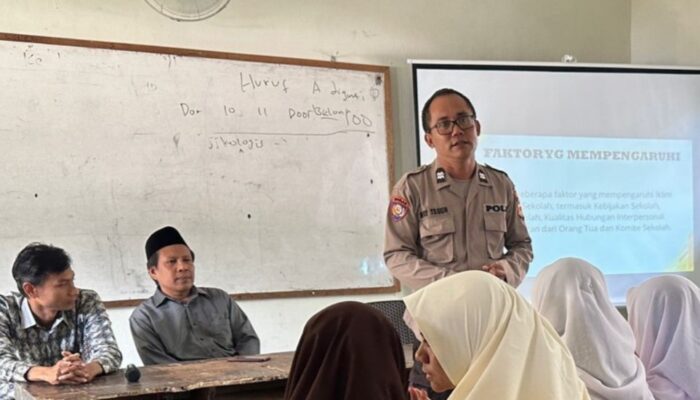 Cegah Bullying dan Narkoba, Polsek Batulayar Edukasi Siswa MA Al Hamidiyah