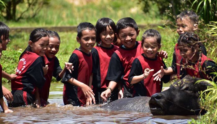 Liburan Seru Sambil Belajar di Kampoeng Wisata Cinangneng