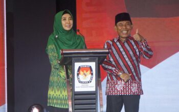 Rohmi-Firin Klaim Program Paling Realistis Debat Perdana Pilgub NTB