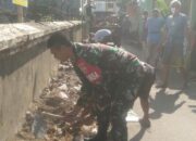 Wujudkan Lingkungan Sehat, Babinsa Dayen Peken Ajak Warga Gotong Royong di Ampenan