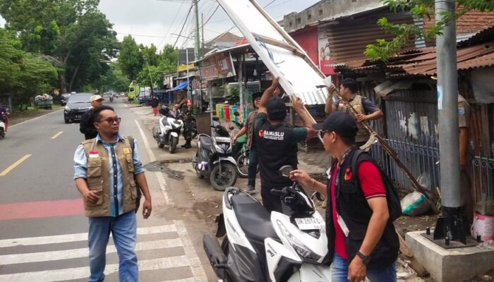 Labuapi Tertibkan APK, Langkah Awal Ciptakan Suasana Pemilu Aman