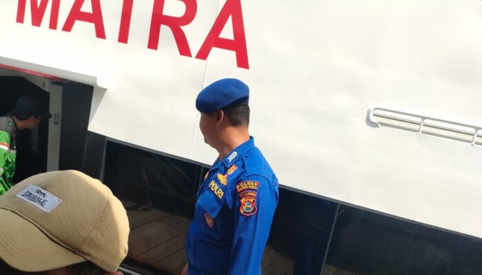 Sat Polairud Lombok Barat Awasi Keamanan Penumpang Fast Ferry di Senggigi