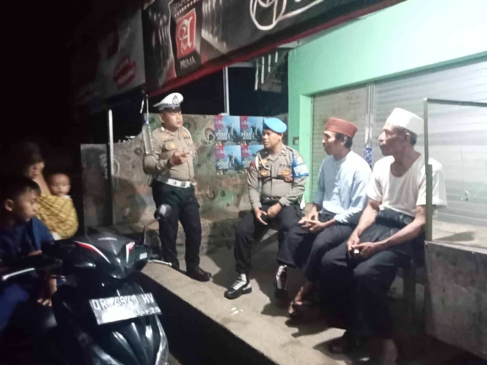 Malam di Dsan Baru: Polisi Blusukan, Ungkap Pesan Penting Soal Kamtibmas dan Anti Narkoba!