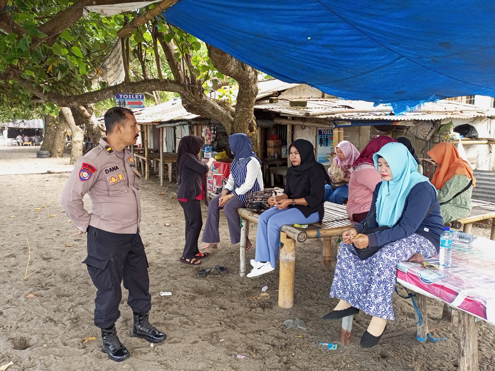 Polres Lombok Barat Giat di Pantai Melasa, Sentuhan Humanis Jaga Kamtibmas