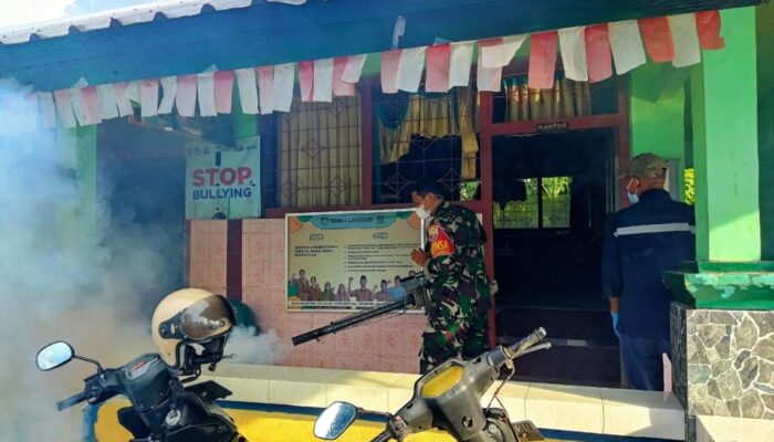 Aksi Babinsa dan Tim Medis Perangi DBD di Langko 