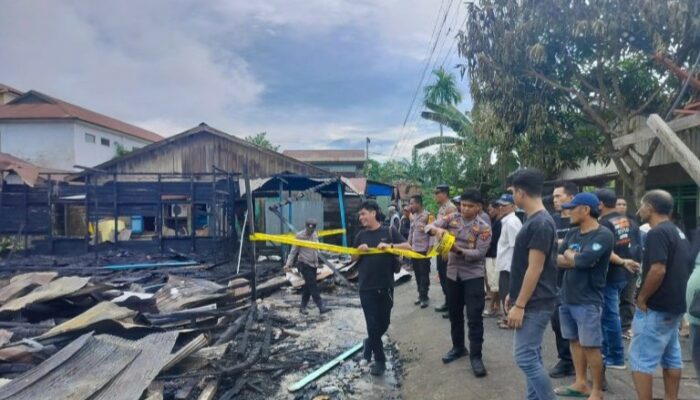 Polisi Pasang Garis di Lokasi Kebakaran Tanjung Redeb