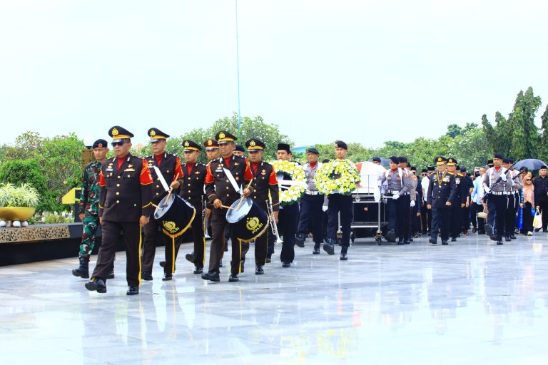 Suasana Haru di TMP Kalibata, Komjen (Purn) Syafruddin Kambo Dimakamkan