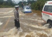 Banjir di Jalan Trans Kalimantan Tayan Hilir, Pengendara Diminta Waspada