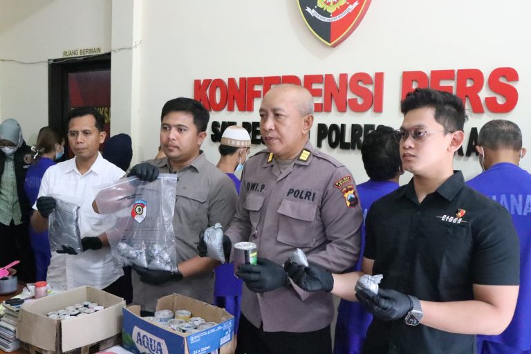 Polisi Tangkap Penjual Bubuk Petasan Online di Jepara!