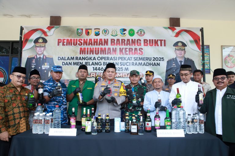 Razia Miras di Jombang: 25 Pengedar Diamankan, Ribuan Botol Dimusnahkan