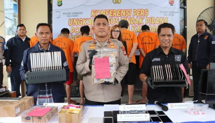 Polisi Gerebek Sindikat Jual-Beli Kartu Perdana Ilegal di Jakarta