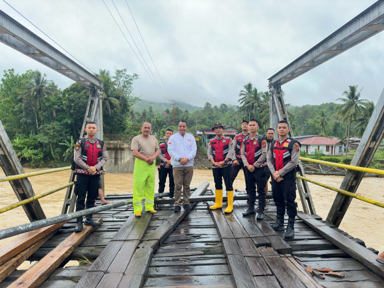 Jembatan Noyo Ambruk Diterjang Banjir, Nias Barat Lumpuh Total