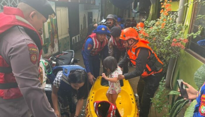 Banjir Jakarta: Polisi Evakuasi Warga, Waspada Susulan