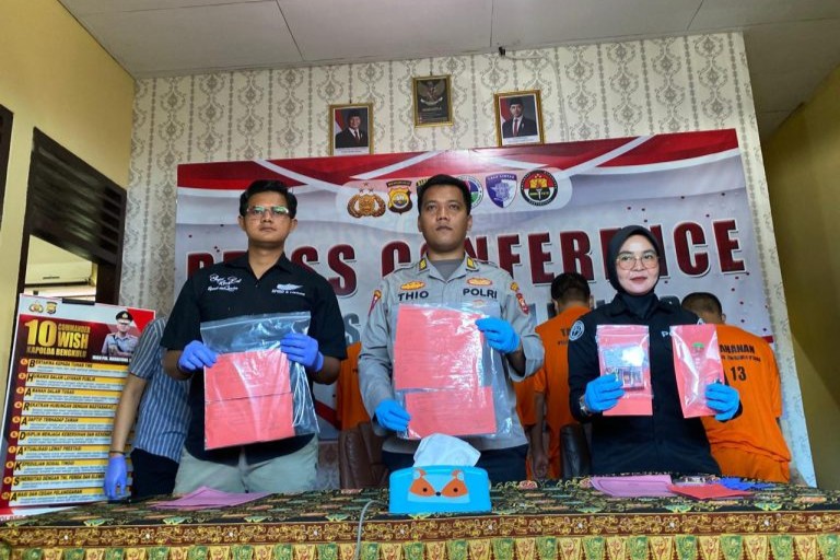 Empat Kurir Narkoba Ditangkap, Termasuk Eks Polisi Bengkulu Utara