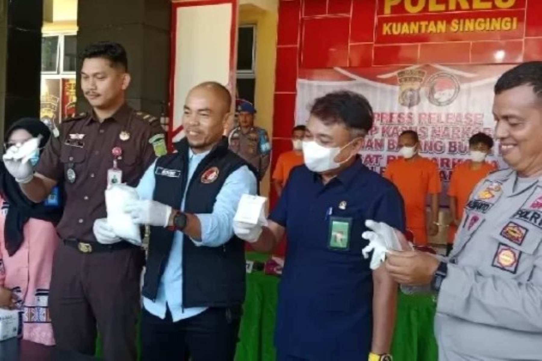 Polres Kuansing Ungkap Jaringan Narkotika dengan Puluhan Tersangka