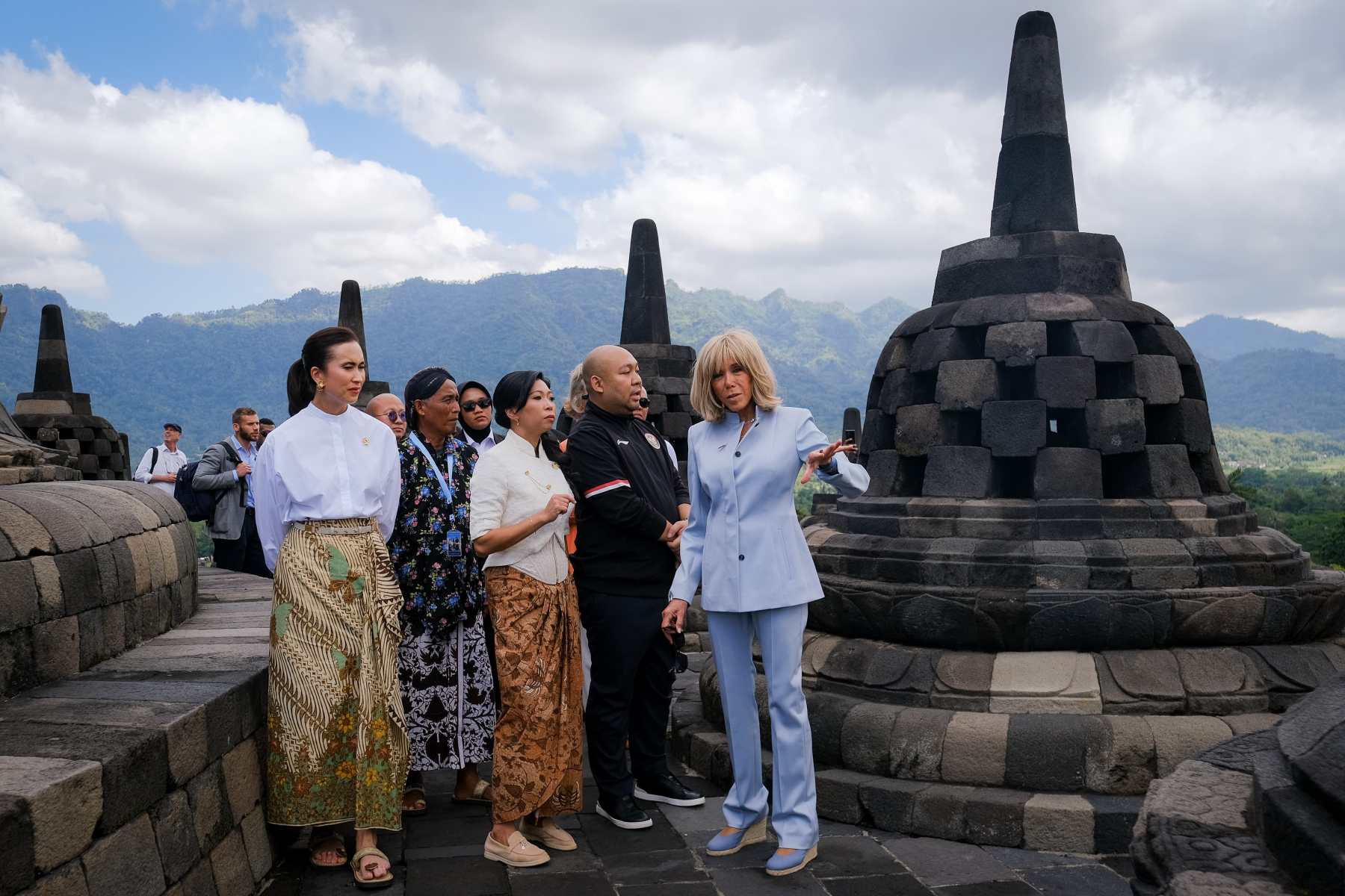 Presiden Prancis Apresiasi Warisan Budaya Indonesia di Borobudur