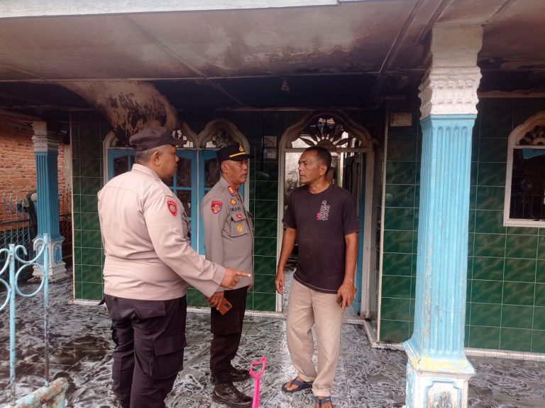 Rumah Imam Masjid di Tapanuli Selatan Terbakar