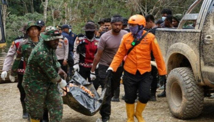 Tangis Tim Evakuasi di Pegunungan Arfak, Korban Ke-10 Ditemukan Tertimbun