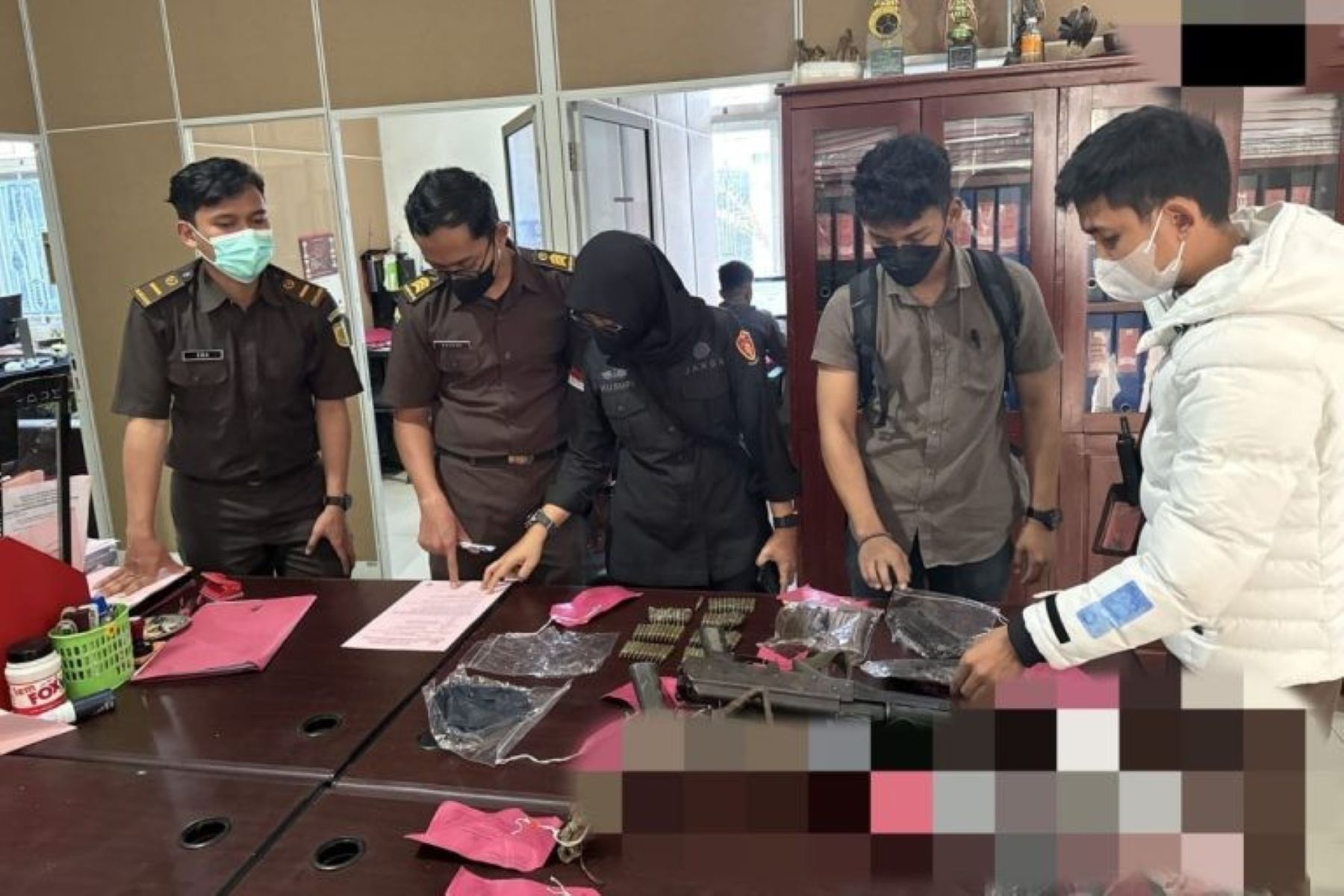 Polri Serahkan Aske Mabel dan Senjata Api ke Kejaksaan