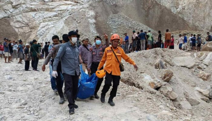 Evakuasi Longsor Tambang Cipanas Cirebon, 10 Meninggal