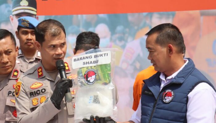 Penggerebekan Sabu 1 Kg di Probolinggo, Polisi Tangkap 3 Pelaku