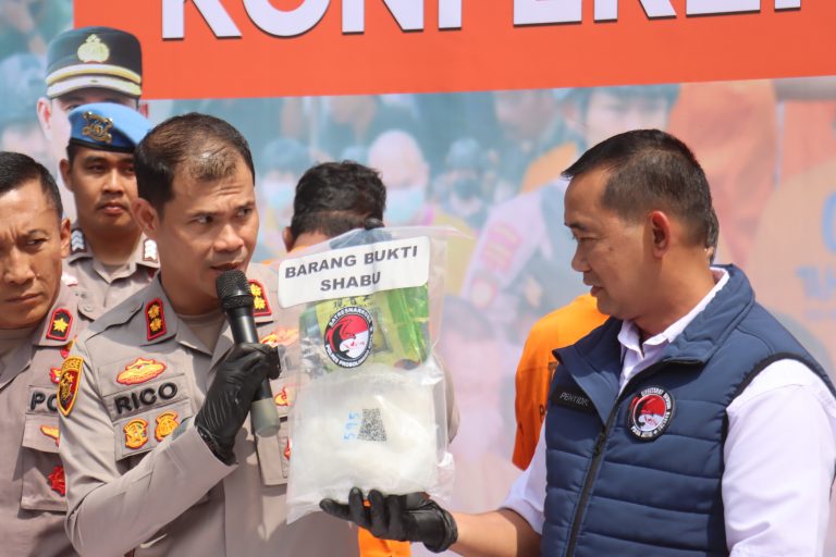Penggerebekan Sabu 1 Kg di Probolinggo, Polisi Tangkap 3 Pelaku