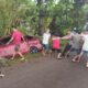 Polsek Wiradesa Sigap Evakuasi Mobil Terperosok di Pekalongan