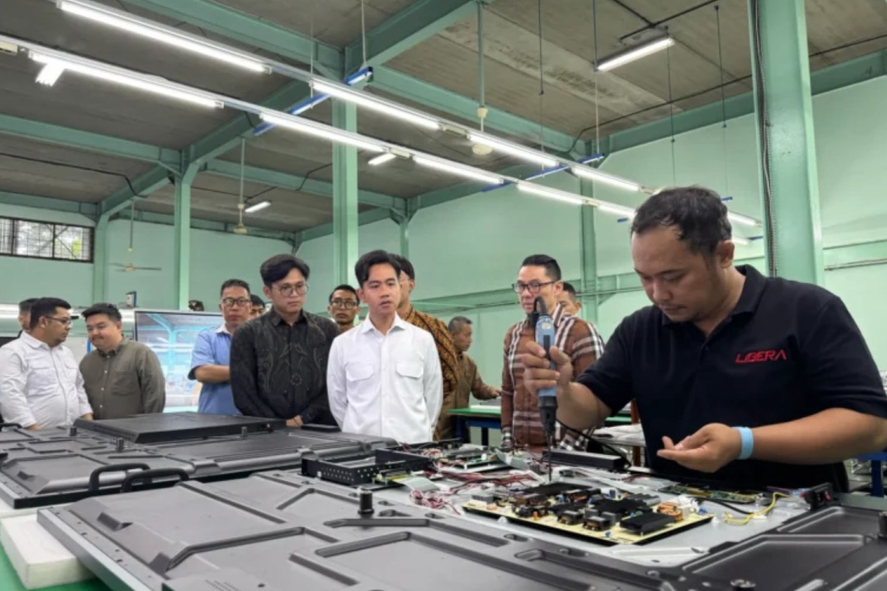 Wapres Gibran Tegaskan Pentingnya TKDN dalam Industri Elektronika Nasional