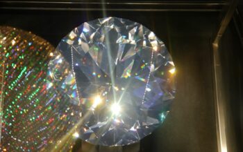 Kilau Mewah yang Merakyat, Mengungkap Pesona Abadi Kristal Swarovski
