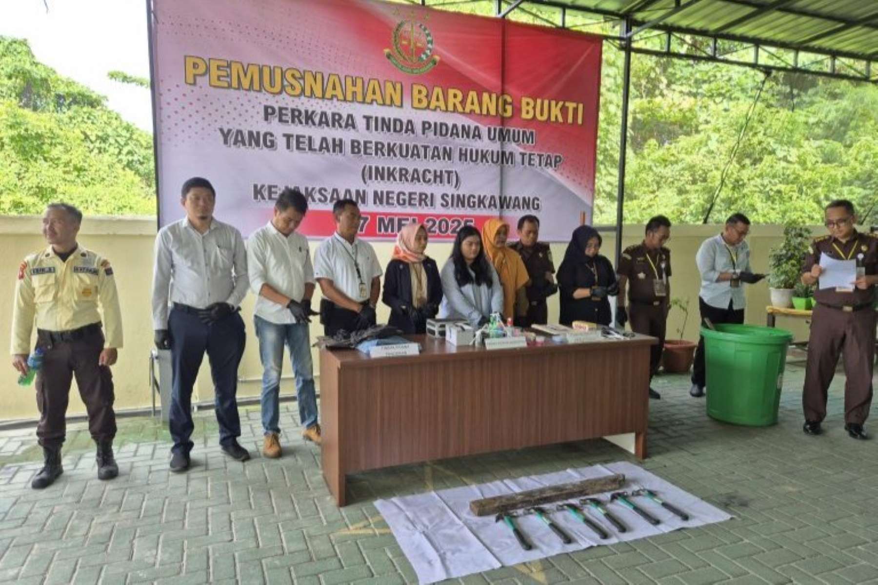Polres Singkawang Musnahkan Barang Bukti Narkoba dan Kejahatan Umum