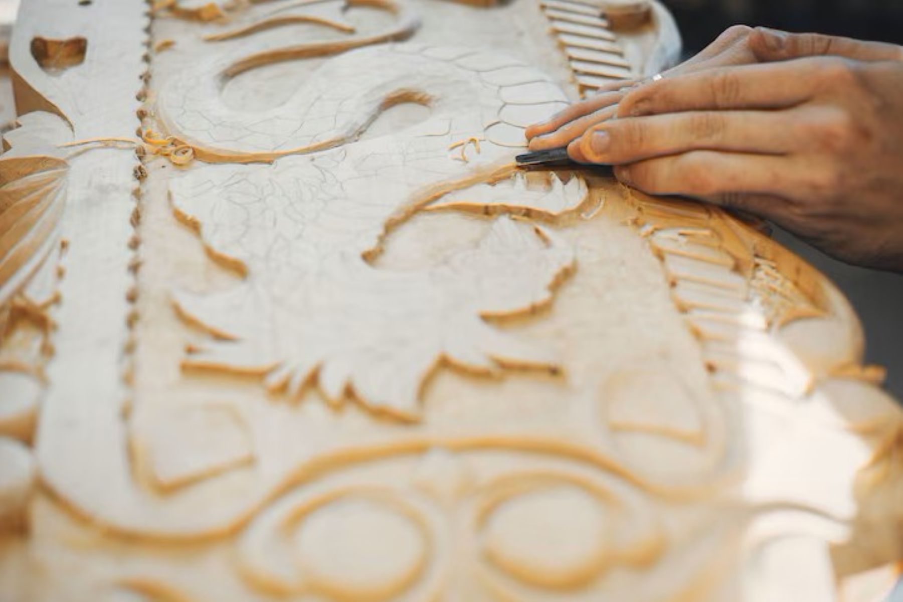 Engrave, Seni yang Bikin Barang Biasa Jadi Berharga Banget!