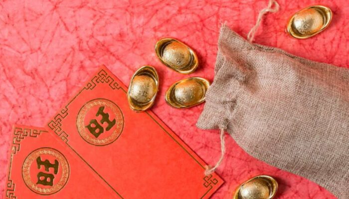 Angpao Bukan Cuma Amplop Merah, Ini Makna Rahasianya!