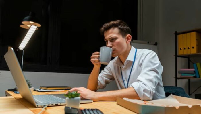 Gaji Nggak Pasti, Tapi Bebas! Berani Jadi Freelancer?