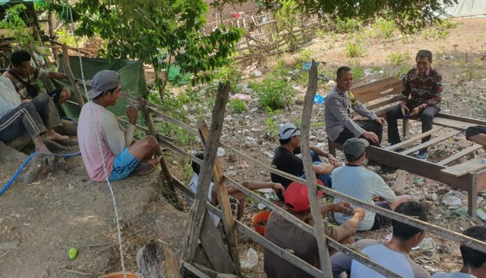 Bhabinkamtibmas Kelurahan Jatibaru Timur Himbau Warga Utamakan Keselamatan Kerja dan Jaga Harkamtibmas