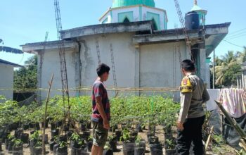 Bhabinkamtibmas Arjangka Sambangi Warga, Dorong Ketahanan Pangan dan Jaga Kamtibmas