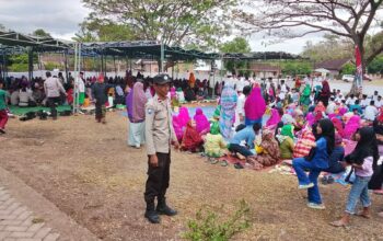 Amankan Tradisi dan Silaturahmi, Bhabinkamtibmas Terjun Langsung ke Acara HUT Desa Pernek ke-66