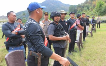 Kapolres Sumbawa Barat Pimpin Latihan Menembak, Tekankan Profesionalisme Personel