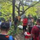 Gotong Royong Bhabinkamtibmas Desa Sekongkang Atas Bersama Pemerintah Desa dan Warga Binaan