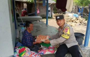 Bhabinkamtibmas Buwun Mas Hadirkan Bantuan Bergizi untuk Warga Sekotong